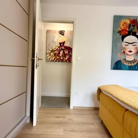 One-bedroom With Terrace Sreser