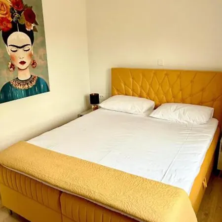 One-bedroom With Terrace Διαμέρισμα Sreser