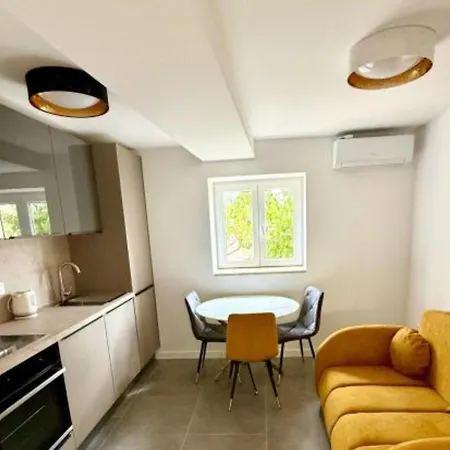 Apartamento One-bedroom With Terrace Drače
